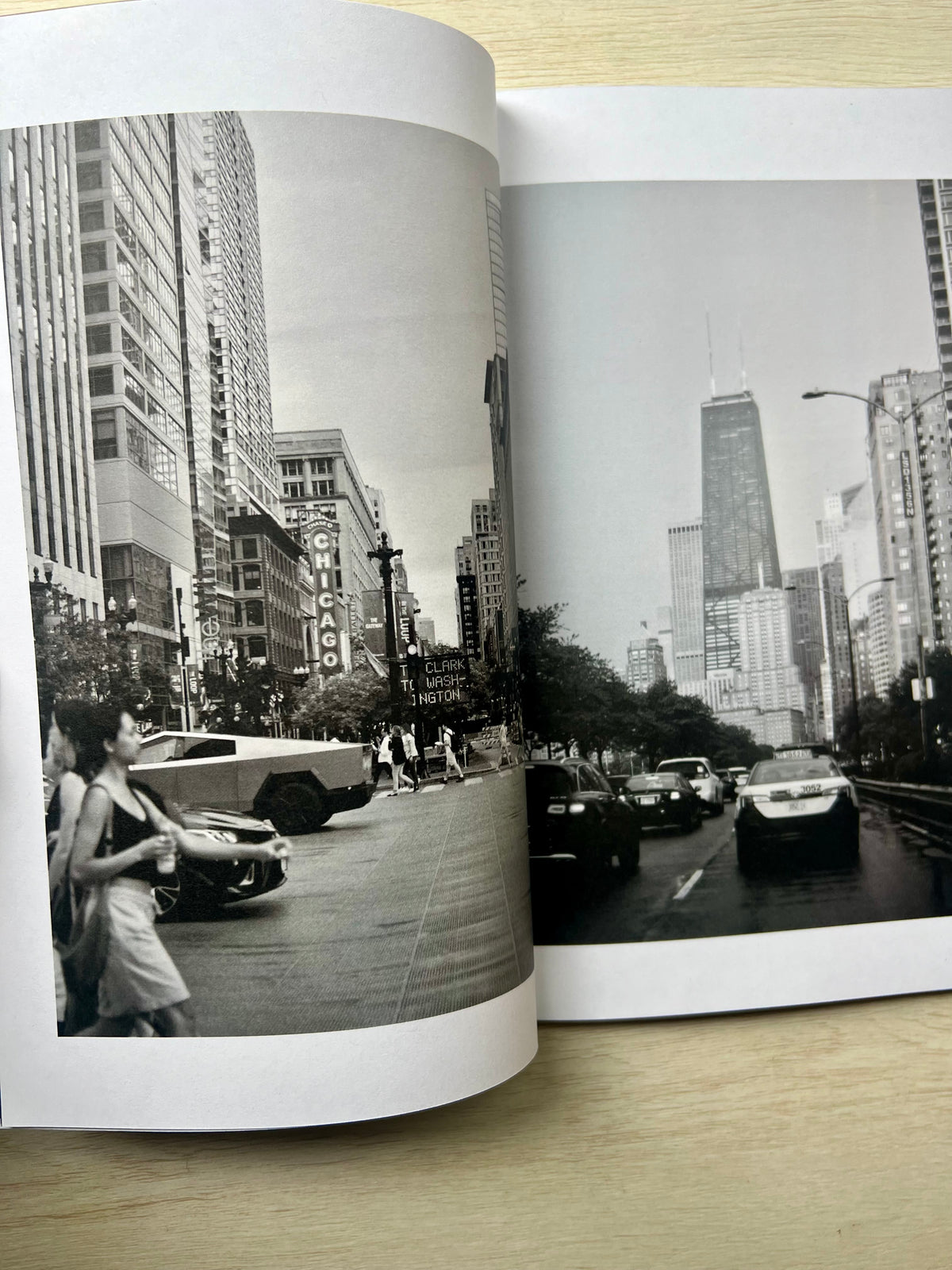 Shades Of Chicago: The Windy City in Black & White Softcover